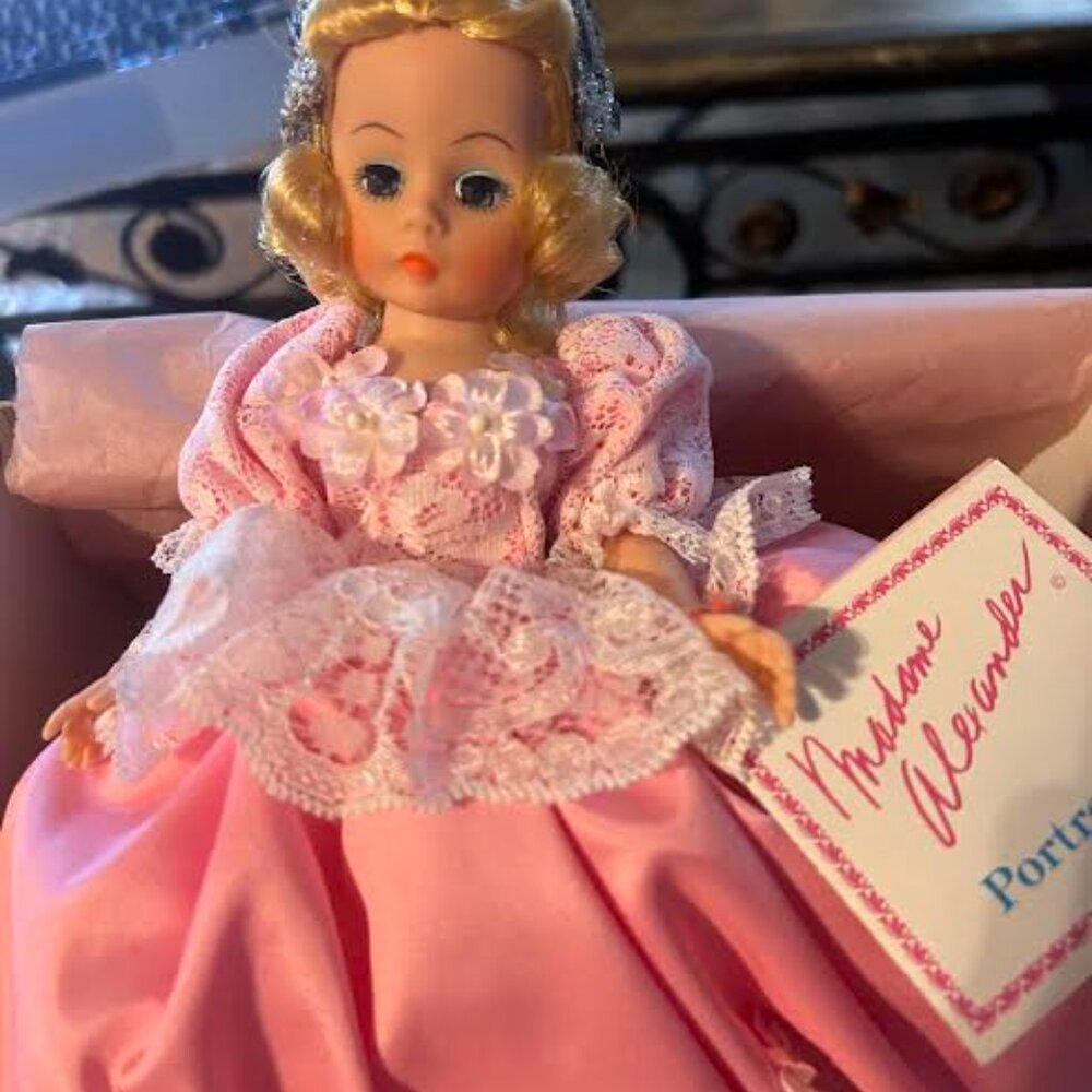 Madame Alexander Vintage Cinderella Portrettes Doll #1137 in original box